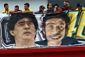 Марадона и гонки. Кто предлагал ему тесты в Формуле 1 и кто выходил в его футболке на подиум