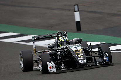 F3 Silverstone: Eriksson wint tweede race