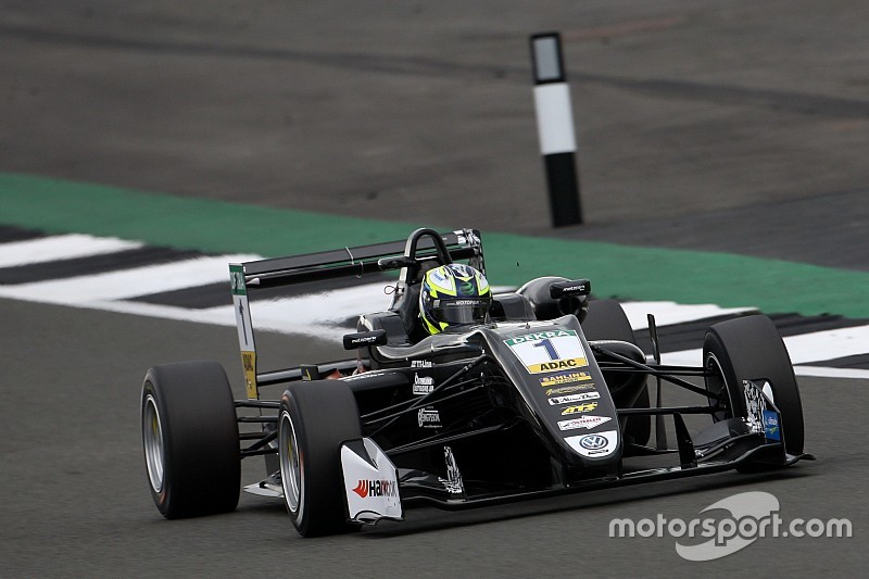 El protegido de BMW Eriksson gana la segunda manga de la FIA F3 en Silverstone