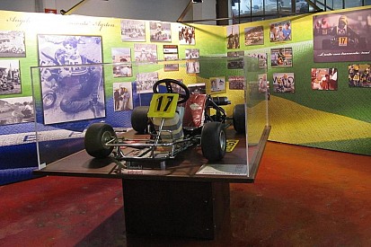 La mostra "Angelo Parrilla racconta Ayrton" al Mitjet Village a Monza