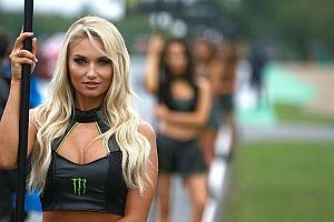 Fotogallery: le bellissime ombrelline della gara di Brno della MotoGP