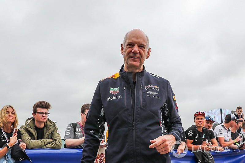 Newey revela que rejeitou três propostas da Ferrari