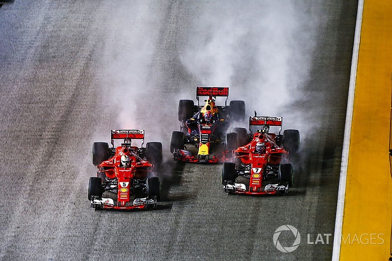 Tim en Tom Coronel over de crash van Verstappen: "Er zit één gefrustreerde kikker bij"