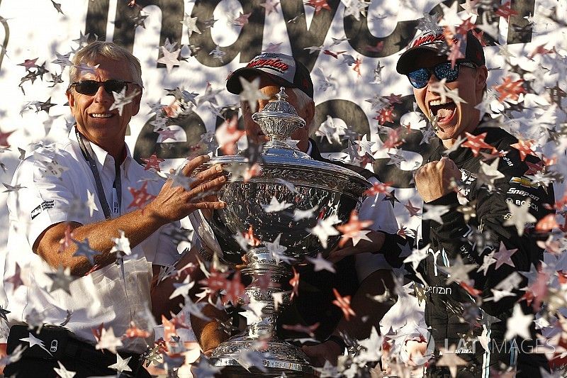 2017 champion Josef Newgarden, Team Penske Chevrolet with Roger Penske