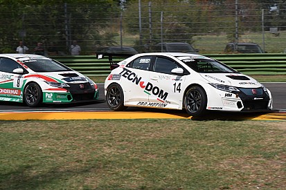 J. Giacon vince la volata con Scalvini nel duello Honda di Gara 1