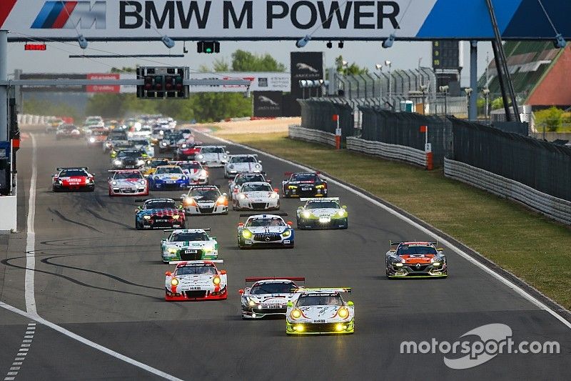 148 Autos bei 4. VLN-Rennen 2017 auf der Nordschleife