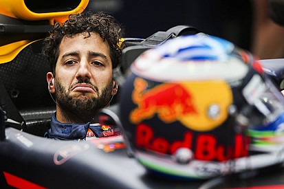 Renault пыталась выторговать Риккардо у Red Bull вместо Сайнса