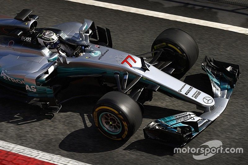 Tes Barcelona: Mercedes puncaki tes hari Rabu, Ferrari kecelakaan