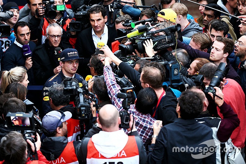 Jos Verstappen suplica a los medios privacidad para su hijo Max
