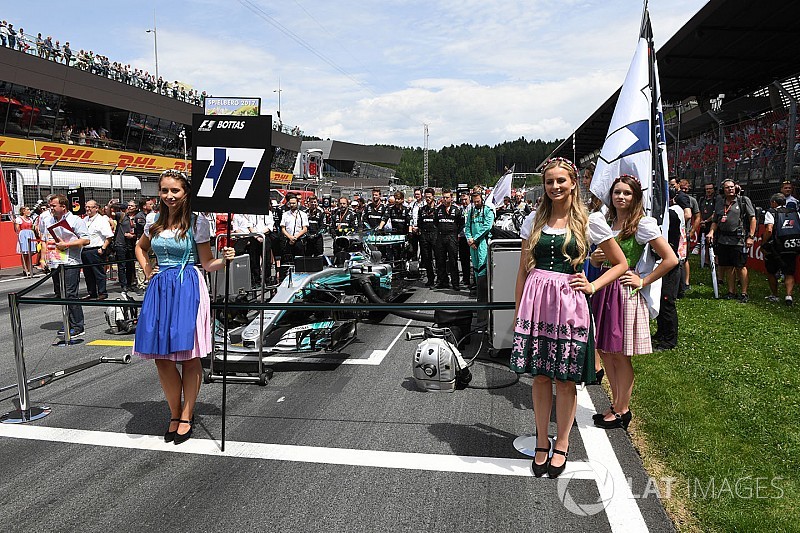 F1前CEOエクレストン、グリッドガール廃止を批判「彼女らもF1の一部」
