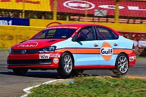 Volkswagen completes pre-season test for 2016 Vento Cup
