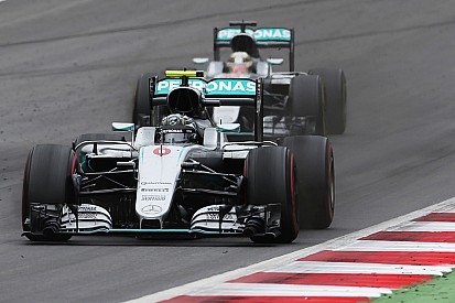 Wolff: Last-lap Mercedes collision was “brainless”