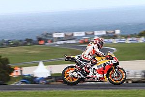 Australian MotoGP: Marquez takes pole, Rossi slumps to 15th