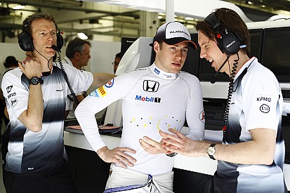 Retro: Vandoorne debuteert in F1 na studieronde in het vliegtuig