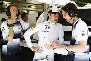 Retro: Vandoorne debuteert in F1 na studieronde in het vliegtuig