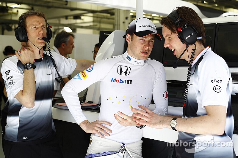 Retro: Vandoorne debuteert in F1 na studieronde in het vliegtuig