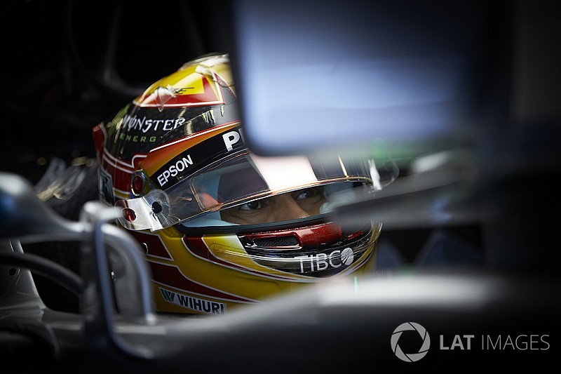 Hamilton: "Ad Austin stacco la radio e urlo nel casco tanto mi piace!"