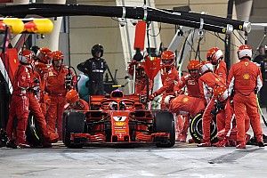 Mecânico que teve perna quebrada por Kimi no Bahrein retorna à Ferrari