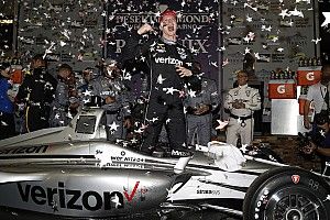 Phoenix IndyCar: Newgarden beats Wickens, Rossi in thrilling shootout
