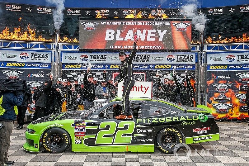 Winner Ryan Blaney, Team Penske, Ford