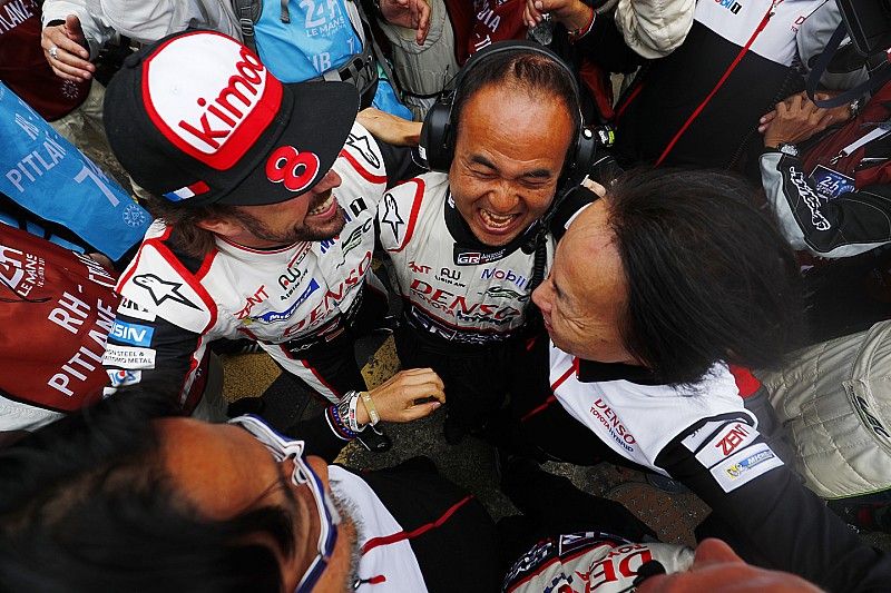 A Toyota hozta a kötelezőt Le Mansban: nyert az Alonso-Buemi-Nakajima trió