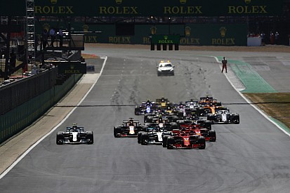 Mercedes cherche la solution à ses mauvais départs