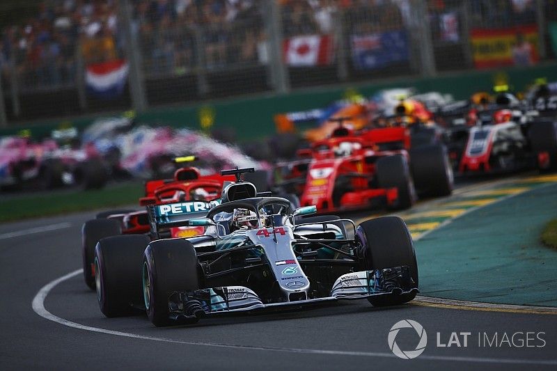 Lewis Hamilton, Mercedes AMG F1 W09, Kimi Raikkonen, Ferrari SF71H, Sebastian Vettel, Ferrari SF71H,