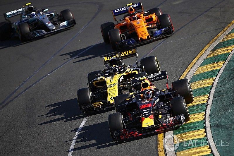 Max Verstappen, Red Bull Racing RB14 Tag Heuer, leads Nico Hulkenberg, Renault Sport F1 Team R.S. 18, Stoffel Vandoorne, McLaren MCL33 Renault, and Valtteri Bottas, Mercedes AMG F1 W09