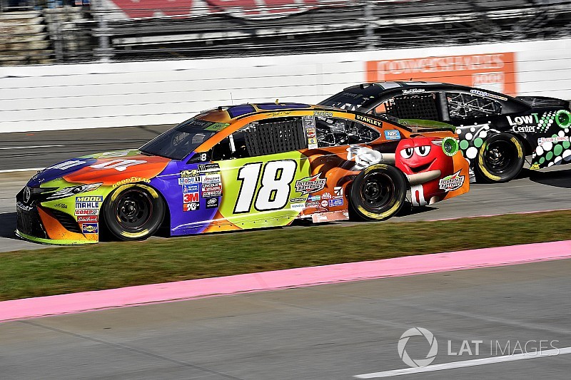 Dal finale pazzesco di Martinsville spunta Kyle Busch