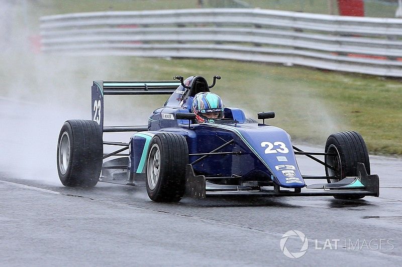 Billy Monger fa il suo ritorno in una monoposto testando una Carlin MSV Formula 3