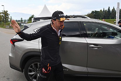 Massa: Alonso más emberré válik, amikor vezet, és szétválasztja a csapatot