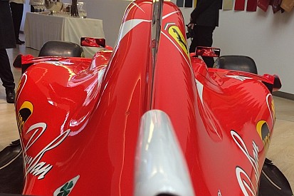 Чому презентації Ferrari та Mercedes в один день? Змова Вольффа?