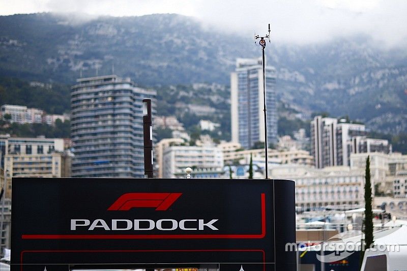 Ferrari учит других стратегии, Toro Rosso не пускают на вечеринку. Будни паддока с Олегом Карповым