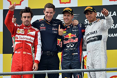 Leckék Abu Dhabiból: Mi ez a nagy "barátság" Vettel és Hamilton között?!