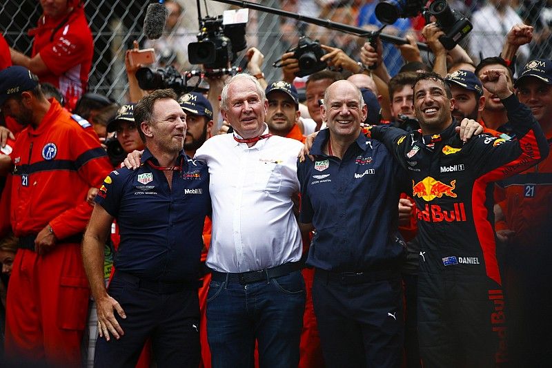 Daniel Ricciardo, Red Bull Racing, Christian Horner, Team Principal, Red Bull Racing, Helmut Markko, Consultant, Red Bull Racing and Adrian Newey, Chief Technical Officer, Red Bull Racing