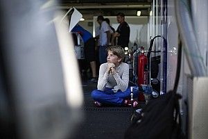 Шварцман выиграл первую гонку сезона Формулы Renault 2.0