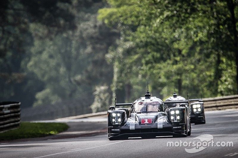 Le Mans 24 Jam: Porsche memegang kendali setelah 4 jam