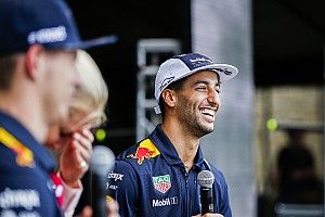 Ricciardo celebra “clima de carnaval” de torcida brasileira
