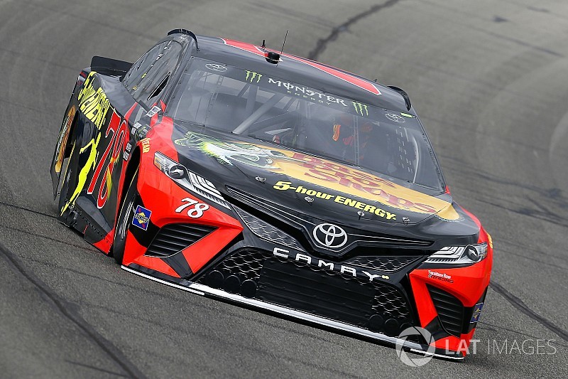 Martin Truex Jr. gana la primera etapa en Fontana