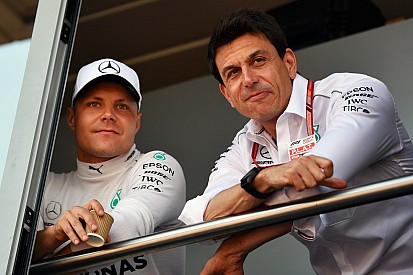 Bottas pole makes team orders "difficult" - Mercedes