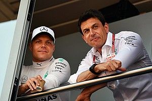 Bottas nega meta de desempenho para renovar com Mercedes