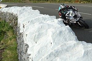 Isla de Man TT: Dunlop lidera la práctica de Superbike