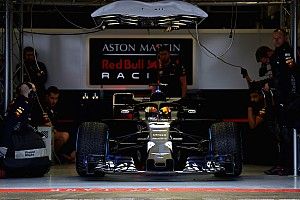 Red Bull Racing покажет новую машину в один день с Mercedes