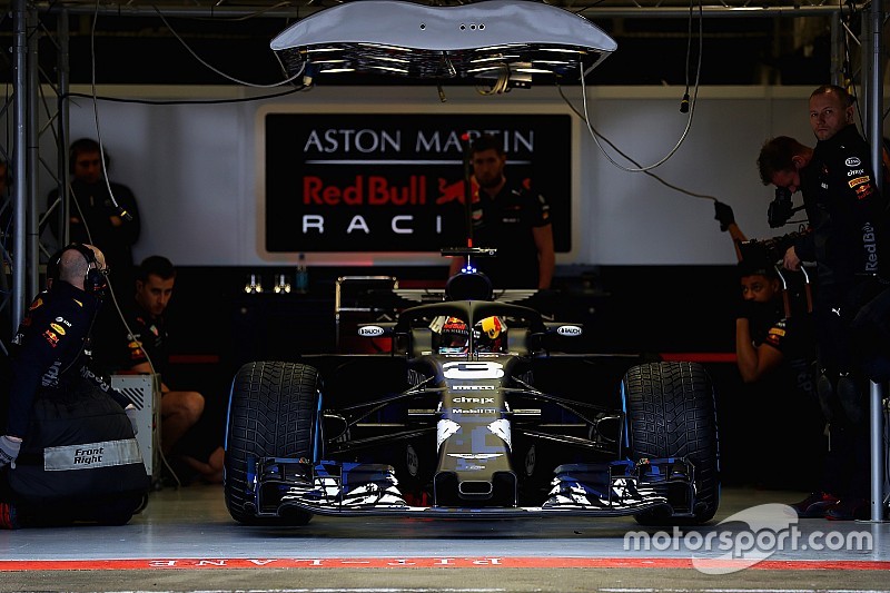 Red Bull Racing покажет новую машину в один день с Mercedes