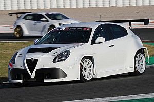 Fotogallery: le auto TCR in azione ai test BoP di Valencia