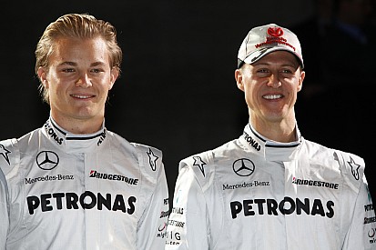 Fry: "Schumacher, Rosberg'e 'baba gibi' yaklaştı"