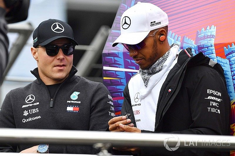 Valtteri Bottas, Mercedes-AMG F1 y Lewis Hamilton, Mercedes-AMG F1 Desfile de pilotos