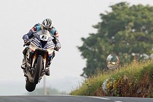 Isle of Man TT: Dunlop dedicates Superbike win to Kneen