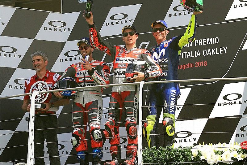 Podio: ganador, Jorge Lorenzo, Ducati Team, segundo, Andrea Dovizioso, Ducati Team, tercero, Valentino Rossi, Yamaha Factory Racing