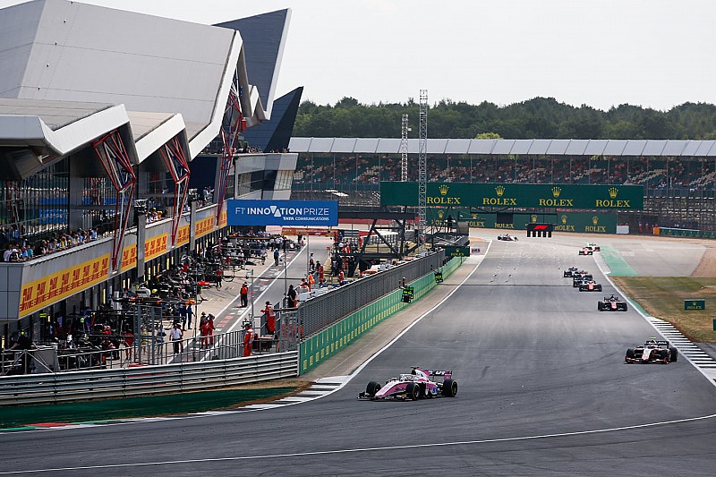 F2 Silverstone: Gunther wint sprintrace, Russell en Norris smaakmakers